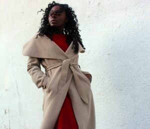 un trench-coat