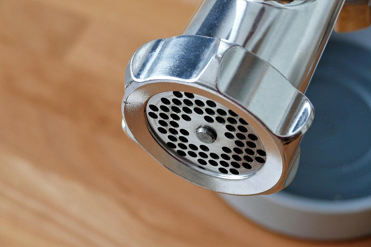Hachoir électrique qui chauffe et s'arrête au bout de trente secondes